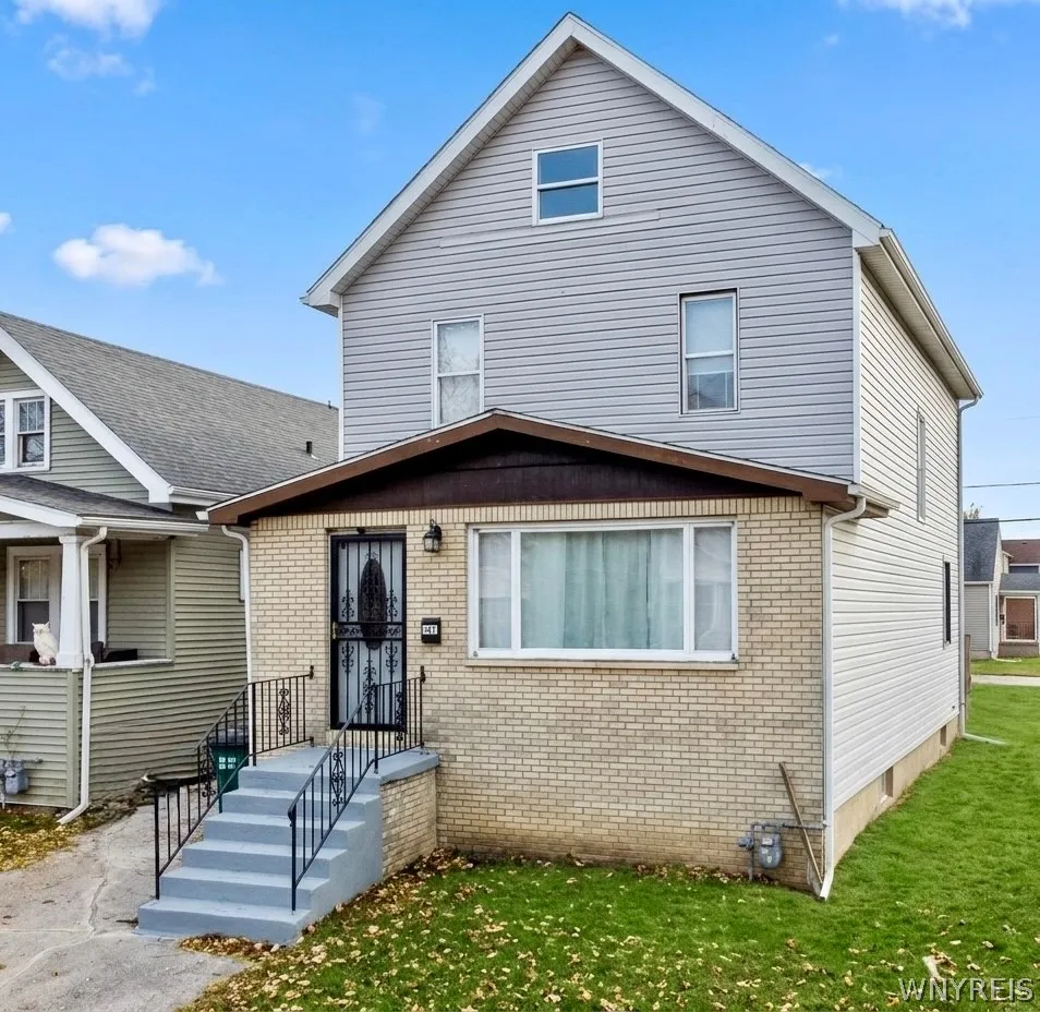141 Westminster Avenue, Buffalo, New York 14215, Buffalo, New York 14215, 4 Bedrooms Bedrooms, 7 Rooms Rooms,1 BathroomBathrooms,Residential,For Sale,141 Westminster Avenue, Buffalo, New York 14215,0,B1695336