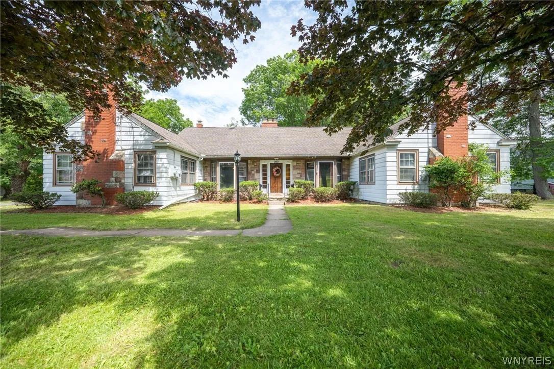 260 South Forest Road, Amherst, New York 14221, Amherst, New York 14221, 4 Bedrooms Bedrooms, 14 Rooms Rooms,3 BathroomsBathrooms,Residential,For Sale,260 South Forest Road, Amherst, New York 14221,0,B1695344