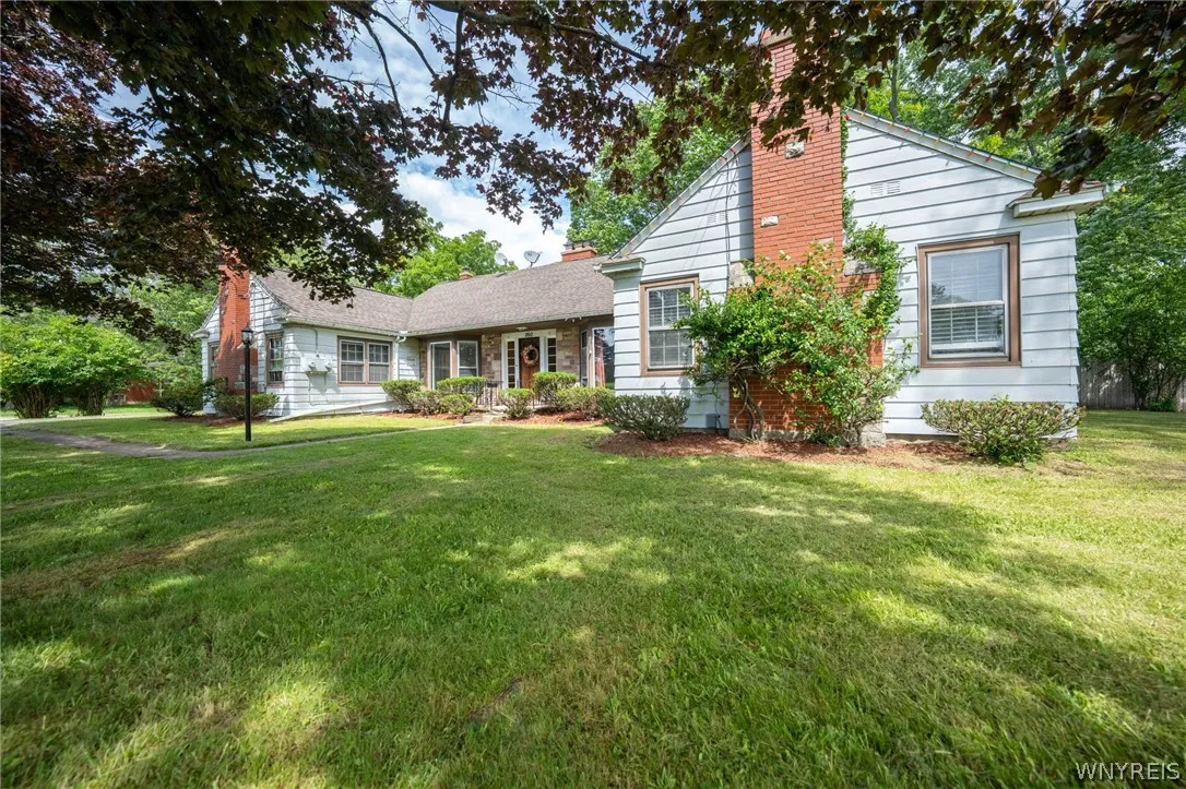 260 South Forest Road, Amherst, New York 14221, Amherst, New York 14221, 4 Bedrooms Bedrooms, 14 Rooms Rooms,3 BathroomsBathrooms,Residential,For Sale,260 South Forest Road, Amherst, New York 14221,0,B1695344