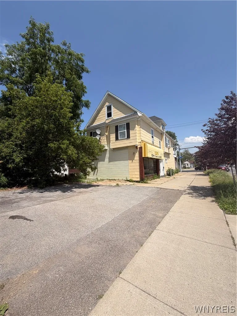 154 Niagara Falls Boulevard, Tonawanda, New York 1, Tonawanda, New York 14223, 4 Bedrooms Bedrooms, ,1 BathroomBathrooms,Residential,For Sale,154 Niagara Falls Boulevard, Tonawanda, New York 1,0,B1695358