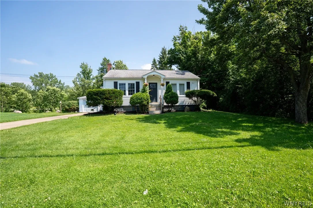 5201 Scranton Road, Hamburg, New York 14075, Hamburg, New York 14075, 2 Bedrooms Bedrooms, 5 Rooms Rooms,1 BathroomBathrooms,Residential,For Sale,5201 Scranton Road, Hamburg, New York 14075,0,B1695393