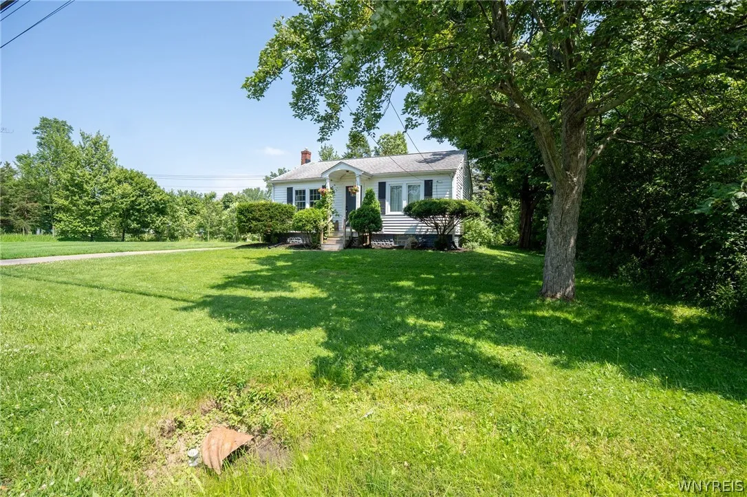 5201 Scranton Road, Hamburg, New York 14075, Hamburg, New York 14075, 2 Bedrooms Bedrooms, 5 Rooms Rooms,1 BathroomBathrooms,Residential,For Sale,5201 Scranton Road, Hamburg, New York 14075,0,B1695393