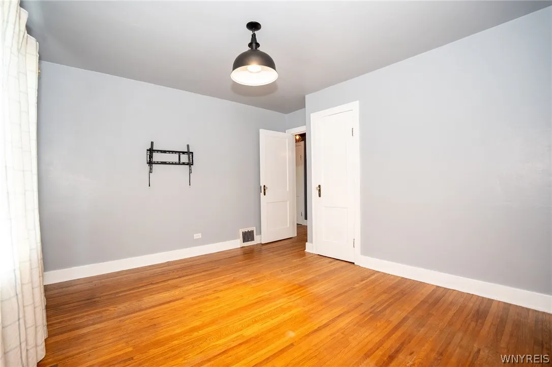 5201 Scranton Road, Hamburg, New York 14075, Hamburg, New York 14075, 2 Bedrooms Bedrooms, 5 Rooms Rooms,1 BathroomBathrooms,Residential,For Sale,5201 Scranton Road, Hamburg, New York 14075,0,B1695393