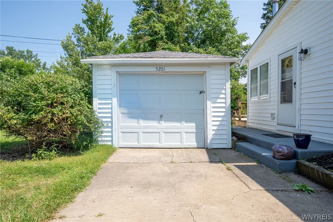 Detached Garage