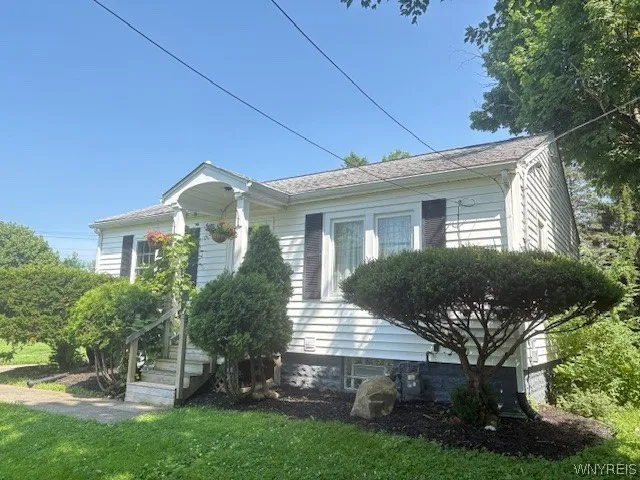 5201 Scranton Road, Hamburg, New York 14075, Hamburg, New York 14075, 2 Bedrooms Bedrooms, 5 Rooms Rooms,1 BathroomBathrooms,Residential,For Sale,5201 Scranton Road, Hamburg, New York 14075,0,B1695393