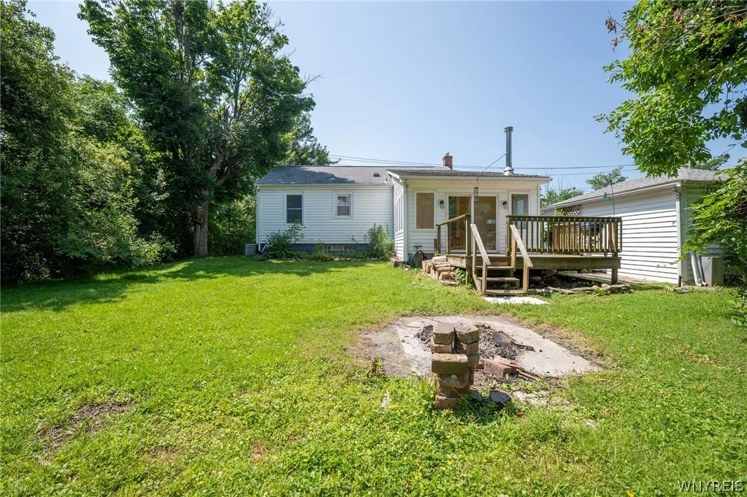 5201 Scranton Road, Hamburg, New York 14075, Hamburg, New York 14075, 2 Bedrooms Bedrooms, 5 Rooms Rooms,1 BathroomBathrooms,Residential,For Sale,5201 Scranton Road, Hamburg, New York 14075,0,B1695393