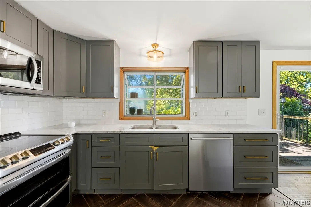 10 Cottonwood Drive, Amherst, New York 14221, Amherst, New York 14221, 3 Bedroom Bedrooms, 7 Room Rooms,1 BathroomBathrooms,Residential,For Sale,10 Cottonwood Drive, Amherst, New York 14221,0,B1695004