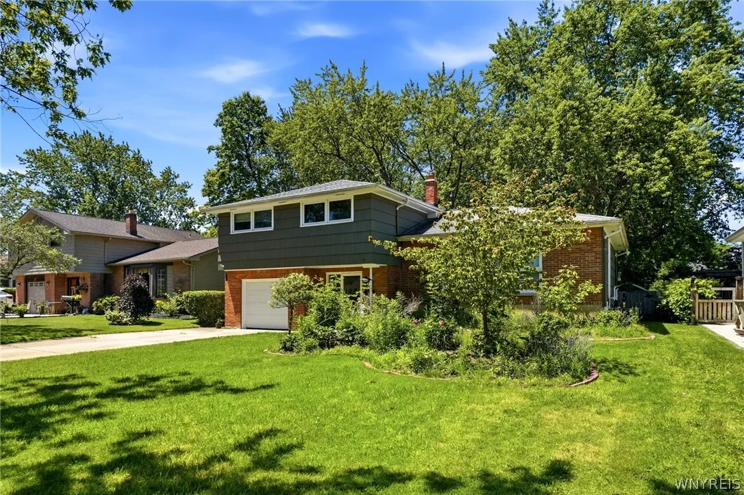 10 Cottonwood Drive, Amherst, New York 14221, Amherst, New York 14221, 3 Bedroom Bedrooms, 7 Room Rooms,1 BathroomBathrooms,Residential,For Sale,10 Cottonwood Drive, Amherst, New York 14221,0,B1695004