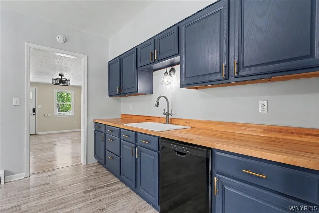 7881 Seneca Street, Elma, New York 14052, Elma, New York 14052, 4 Bedroom Bedrooms, 7 Room Rooms,1 BathroomBathrooms,Residential,For Sale,7881 Seneca Street, Elma, New York 14052,0,B1692208