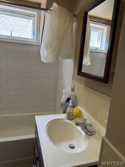 34 Princeton Place, Buffalo, New York 14210, Buffalo, New York 14210, 6 Bedrooms Bedrooms, ,3 BathroomsBathrooms,Residential,For Sale,34 Princeton Place, Buffalo, New York 14210,0,B1695043