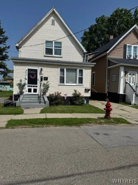 34 Princeton Place, Buffalo, New York 14210, Buffalo, New York 14210, 6 Bedrooms Bedrooms, ,3 BathroomsBathrooms,Residential,For Sale,34 Princeton Place, Buffalo, New York 14210,0,B1695043