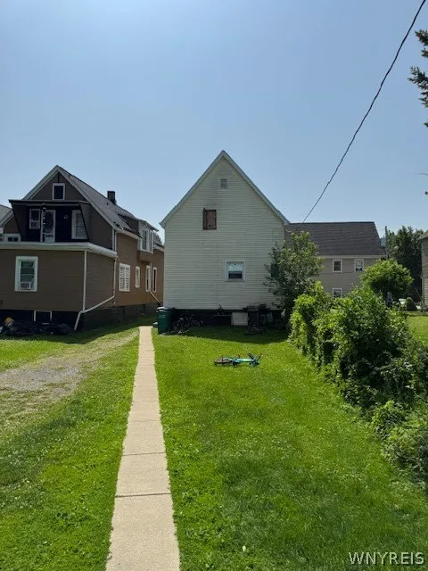 34 Princeton Place, Buffalo, New York 14210, Buffalo, New York 14210, 6 Bedrooms Bedrooms, ,3 BathroomsBathrooms,Residential,For Sale,34 Princeton Place, Buffalo, New York 14210,0,B1695043