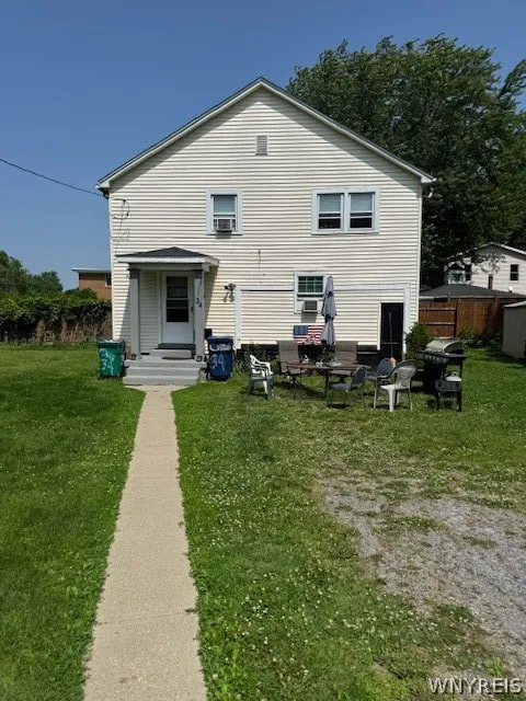 34 Princeton Place, Buffalo, New York 14210, Buffalo, New York 14210, 6 Bedrooms Bedrooms, ,3 BathroomsBathrooms,Residential,For Sale,34 Princeton Place, Buffalo, New York 14210,0,B1695043