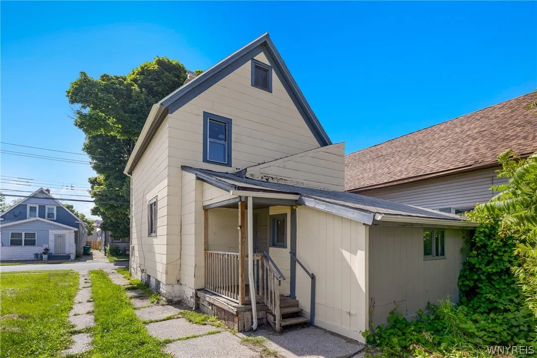 105 Kelburn Street, Buffalo, New York 14206, Buffalo, New York 14206, 6 Bedrooms Bedrooms, 7 Rooms Rooms,1 BathroomBathrooms,Residential,For Sale,105 Kelburn Street, Buffalo, New York 14206,0,B1695557