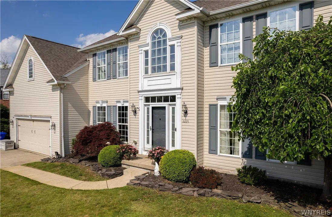 6225 Country Walk Court, Clarence, New York 14032, Clarence, New York 14032, 4 Bedrooms Bedrooms, 10 Rooms Rooms,4 BathroomsBathrooms,Residential,For Sale,6225 Country Walk Court, Clarence, New York 14032,0,B1695422
