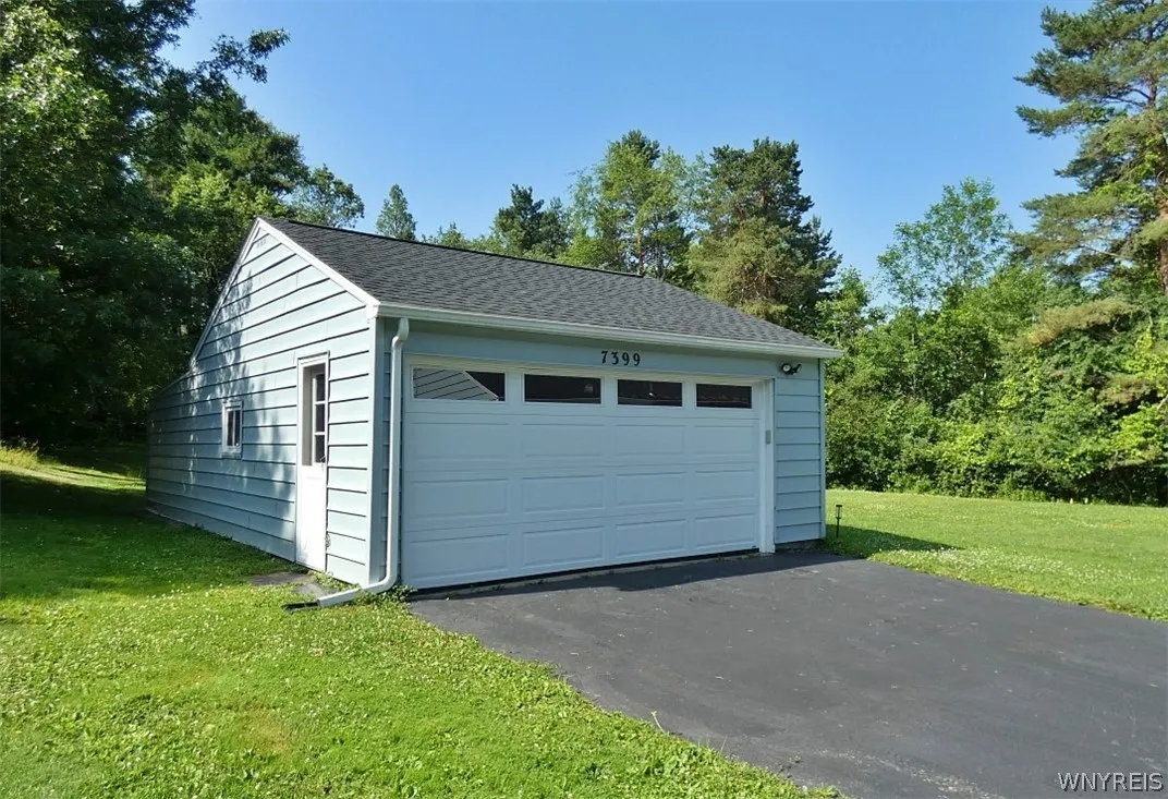 7399 Michael Road, Orchard Park, New York 14127, Orchard Park, New York 14127, 3 Bedrooms Bedrooms, 7 Rooms Rooms,1 BathroomBathrooms,Residential,For Sale,7399 Michael Road, Orchard Park, New York 14127,0,B1695635