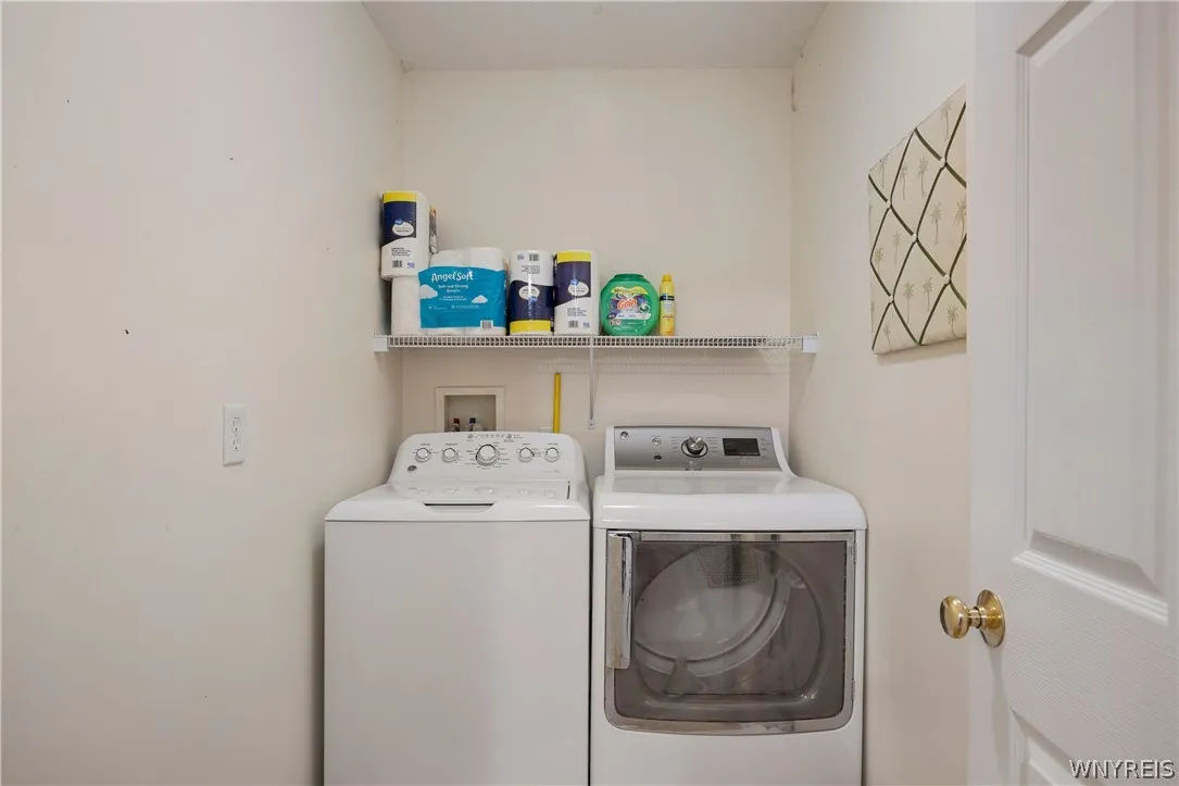 5411 Village Station Circle, Clarence, New York 14, Clarence, New York 14221, 2 Bedrooms Bedrooms, 6 Rooms Rooms,1 BathroomBathrooms,Residential Lease,For Rent,5411 Village Station Circle, Clarence, New York 14,0,B1695663