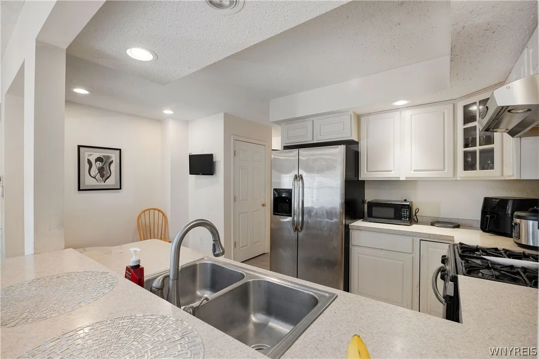 5411 Village Station Circle, Clarence, New York 14, Clarence, New York 14221, 2 Bedrooms Bedrooms, 6 Rooms Rooms,1 BathroomBathrooms,Residential Lease,For Rent,5411 Village Station Circle, Clarence, New York 14,0,B1695663