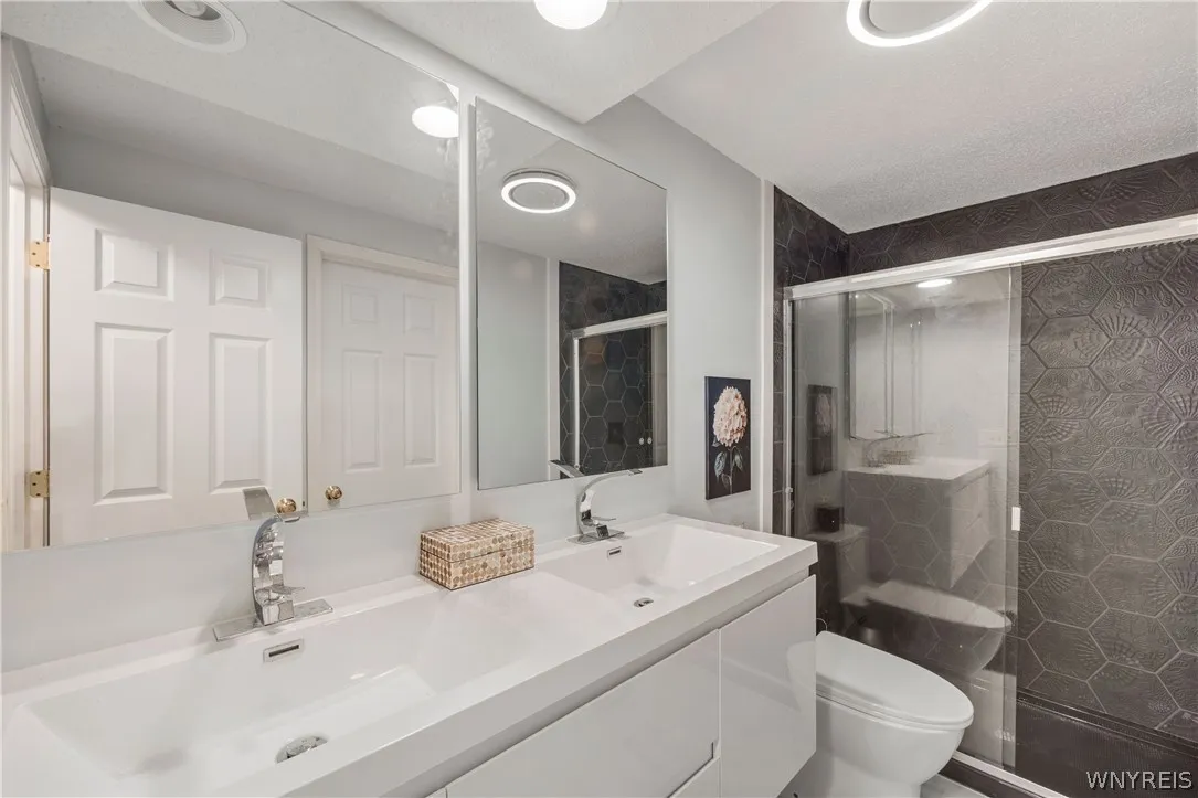 5411 Village Station Circle, Clarence, New York 14, Clarence, New York 14221, 2 Bedrooms Bedrooms, 6 Rooms Rooms,1 BathroomBathrooms,Residential Lease,For Rent,5411 Village Station Circle, Clarence, New York 14,0,B1695663