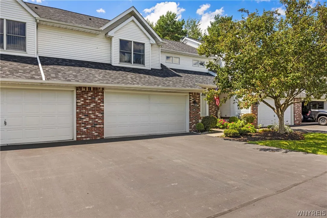 5411 Village Station Circle, Clarence, New York 14, Clarence, New York 14221, 2 Bedrooms Bedrooms, 6 Rooms Rooms,1 BathroomBathrooms,Residential Lease,For Rent,5411 Village Station Circle, Clarence, New York 14,0,B1695663