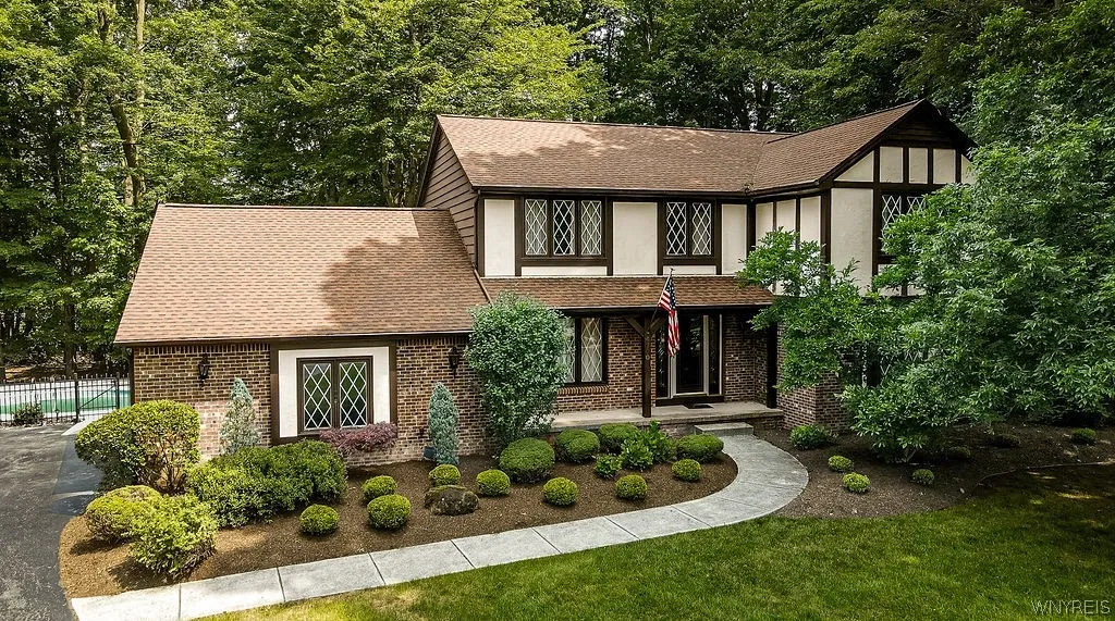 4700 Pine Manor, Clarence, New York 14031, Clarence, New York 14031, 4 Bedrooms Bedrooms, 9 Rooms Rooms,2 BathroomsBathrooms,Residential,For Sale,4700 Pine Manor, Clarence, New York 14031,0,B1695278