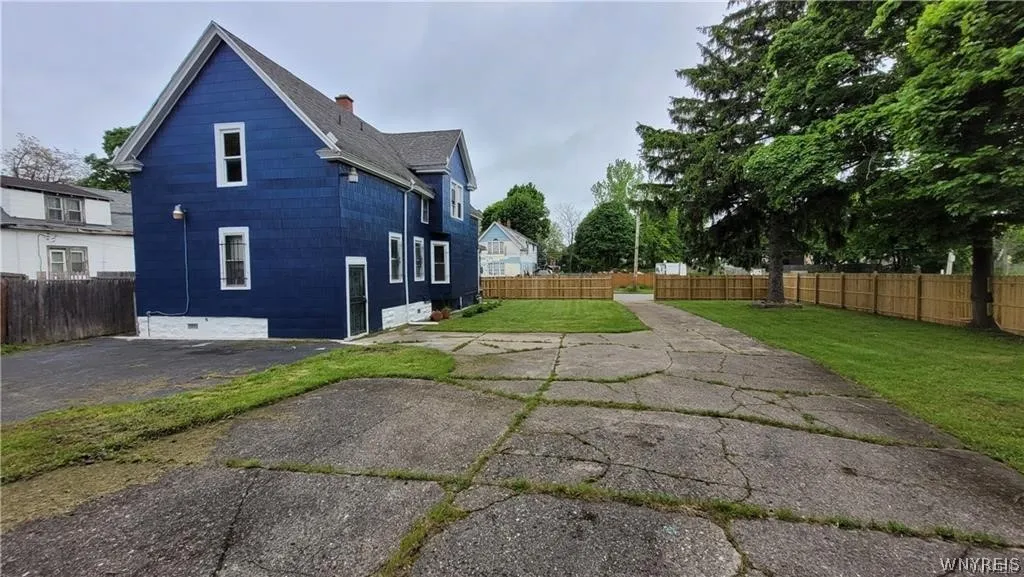 DRIVEWAY  - 325 Box Ave (lower), Buffalo, NY 14211