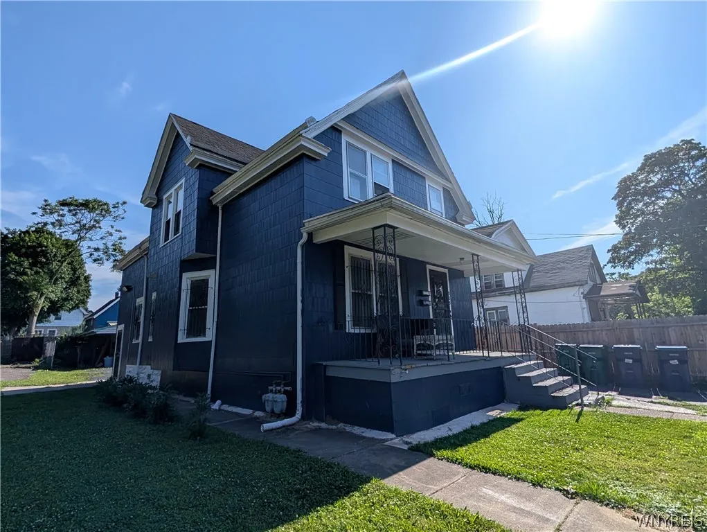 325 Box Avenue, Buffalo, New York 14211, Buffalo, New York 14211, 3 Bedrooms Bedrooms, 6 Rooms Rooms,1 BathroomBathrooms,Residential Lease,For Rent,325 Box Avenue, Buffalo, New York 14211,0,B1695677