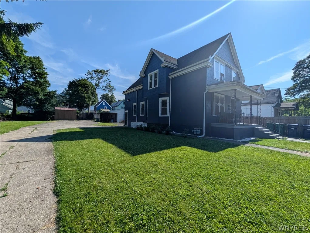 325 Box Avenue, Buffalo, New York 14211, Buffalo, New York 14211, 3 Bedrooms Bedrooms, 6 Rooms Rooms,1 BathroomBathrooms,Residential Lease,For Rent,325 Box Avenue, Buffalo, New York 14211,0,B1695677