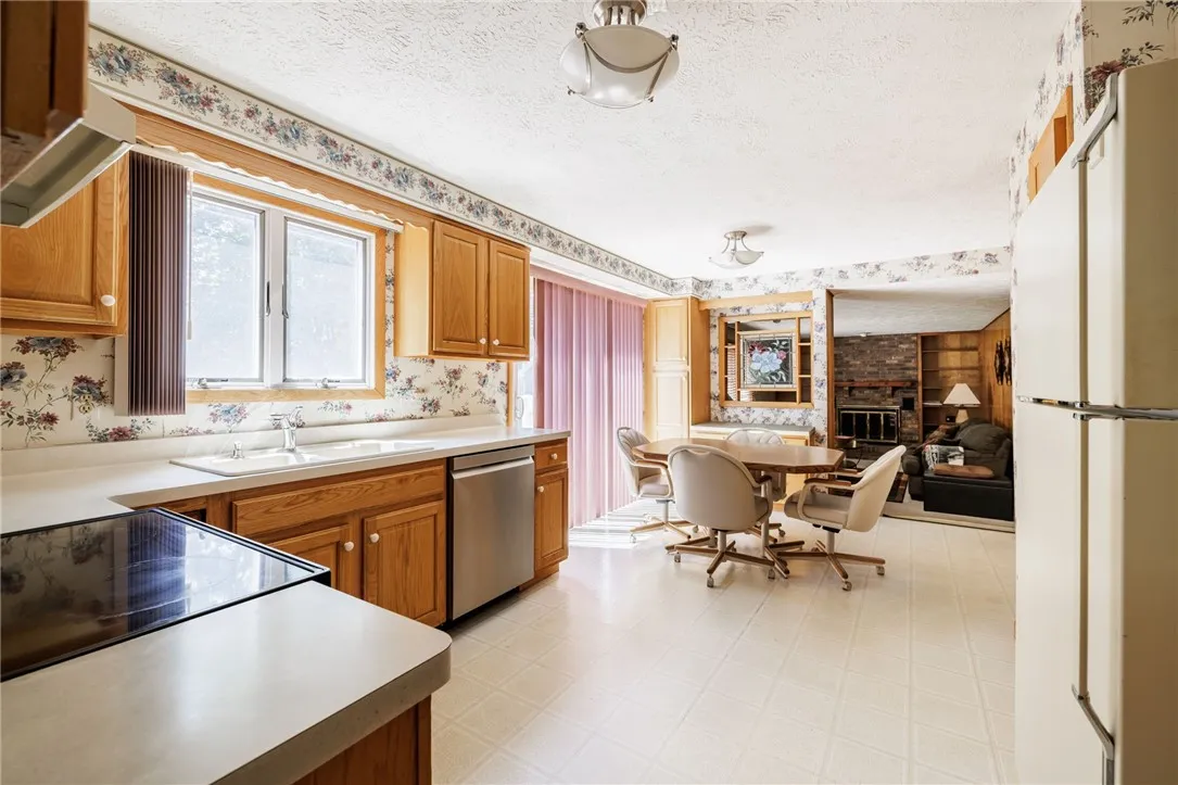 36 Kimbrook Drive, Greece, New York 14612, Greece, New York 14612, 3 Bedrooms Bedrooms, 7 Rooms Rooms,1 BathroomBathrooms,Residential,For Sale,36 Kimbrook Drive, Greece, New York 14612,0,R1695905