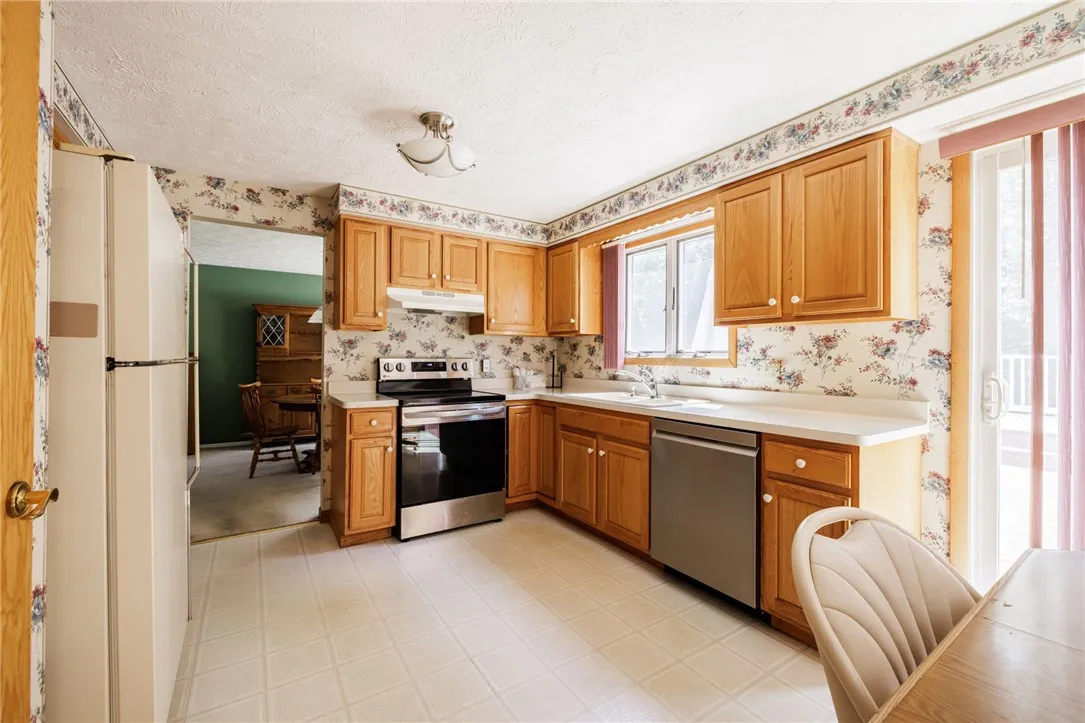 36 Kimbrook Drive, Greece, New York 14612, Greece, New York 14612, 3 Bedrooms Bedrooms, 7 Rooms Rooms,1 BathroomBathrooms,Residential,For Sale,36 Kimbrook Drive, Greece, New York 14612,0,R1695905