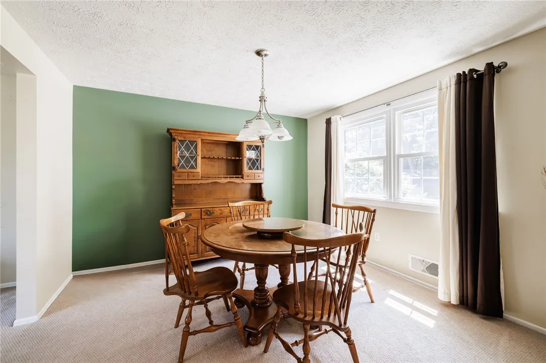 36 Kimbrook Drive, Greece, New York 14612, Greece, New York 14612, 3 Bedrooms Bedrooms, 7 Rooms Rooms,1 BathroomBathrooms,Residential,For Sale,36 Kimbrook Drive, Greece, New York 14612,0,R1695905