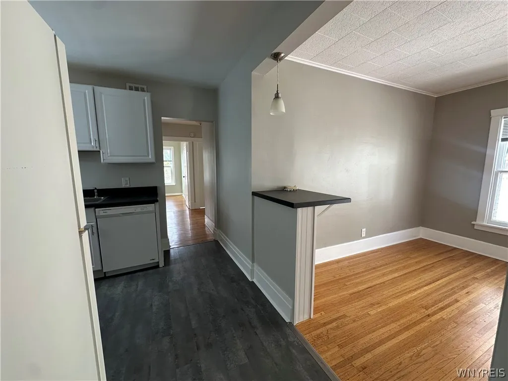 248 Commonwealth Avenue 2, Buffalo, New York 14216, Buffalo, New York 14216, 3 Bedrooms Bedrooms, 7 Rooms Rooms,1 BathroomBathrooms,Residential Lease,For Rent,248 Commonwealth Avenue 2, Buffalo, New York 14216,0,B1695985