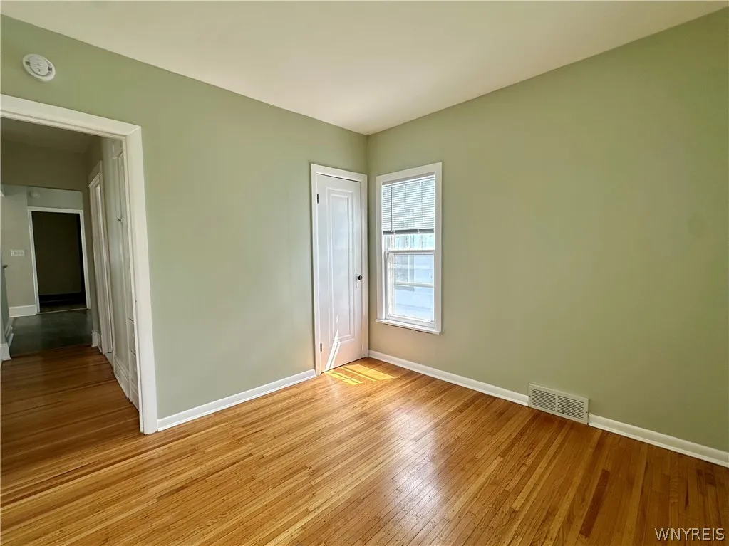 248 Commonwealth Avenue 2, Buffalo, New York 14216, Buffalo, New York 14216, 3 Bedrooms Bedrooms, 7 Rooms Rooms,1 BathroomBathrooms,Residential Lease,For Rent,248 Commonwealth Avenue 2, Buffalo, New York 14216,0,B1695985