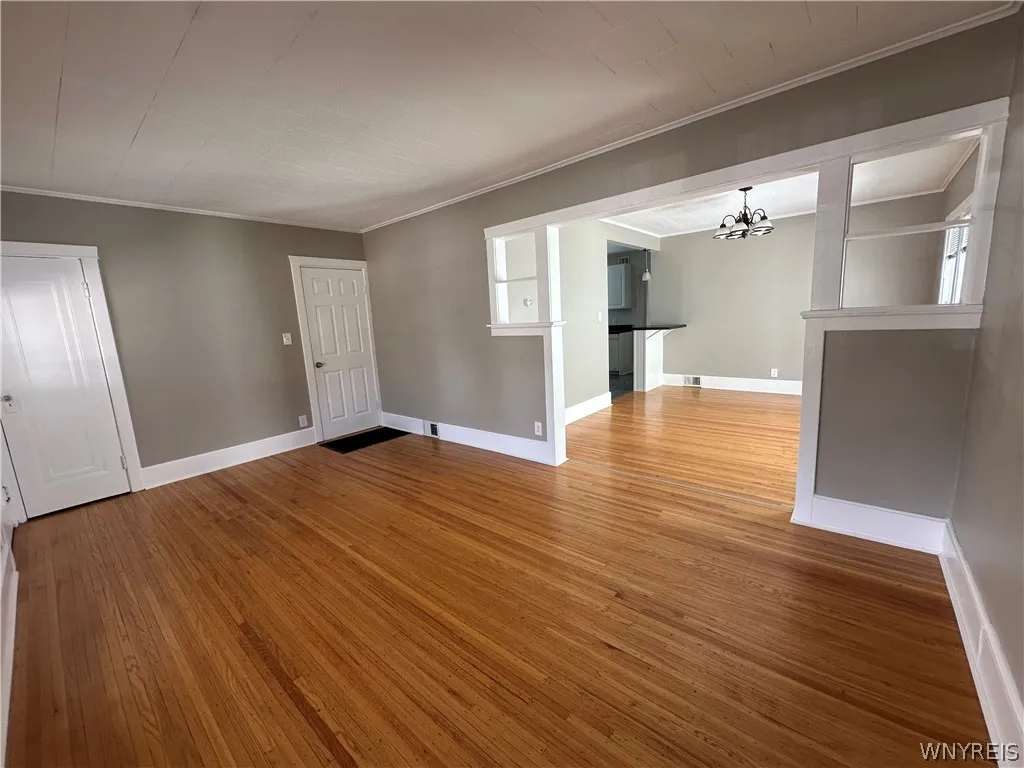 248 Commonwealth Avenue 2, Buffalo, New York 14216, Buffalo, New York 14216, 3 Bedrooms Bedrooms, 7 Rooms Rooms,1 BathroomBathrooms,Residential Lease,For Rent,248 Commonwealth Avenue 2, Buffalo, New York 14216,0,B1695985