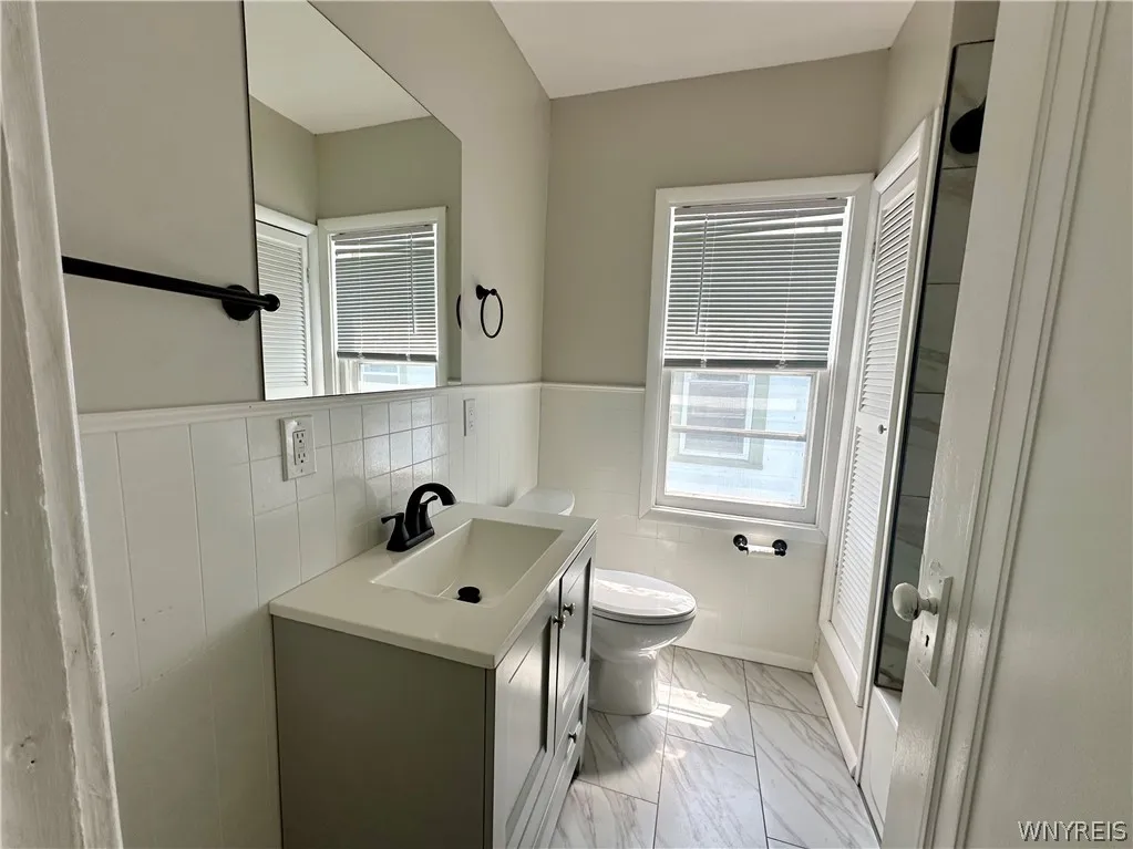 248 Commonwealth Avenue 2, Buffalo, New York 14216, Buffalo, New York 14216, 3 Bedrooms Bedrooms, 7 Rooms Rooms,1 BathroomBathrooms,Residential Lease,For Rent,248 Commonwealth Avenue 2, Buffalo, New York 14216,0,B1695985