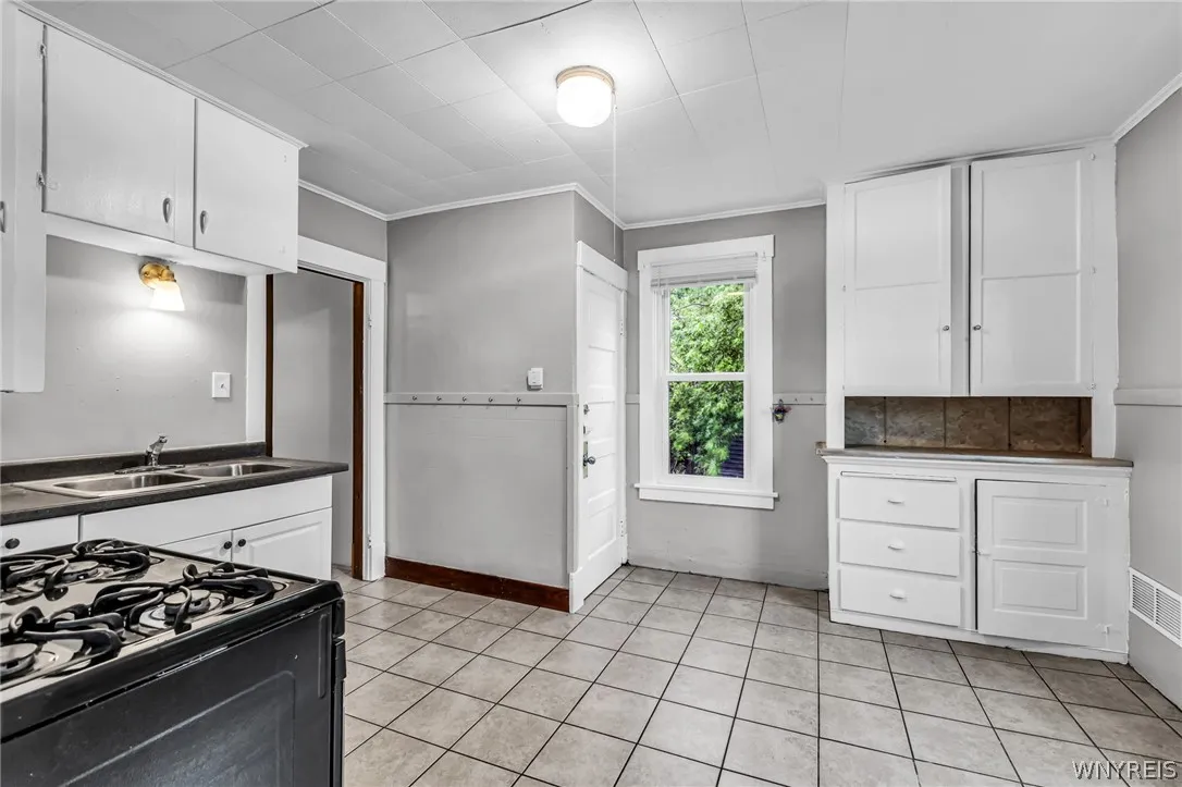 7 Custer Street, Buffalo, New York 14214, Buffalo, New York 14214, 4 Bedrooms Bedrooms, ,2 BathroomsBathrooms,Residential,For Sale,7 Custer Street, Buffalo, New York 14214,0,B1695593