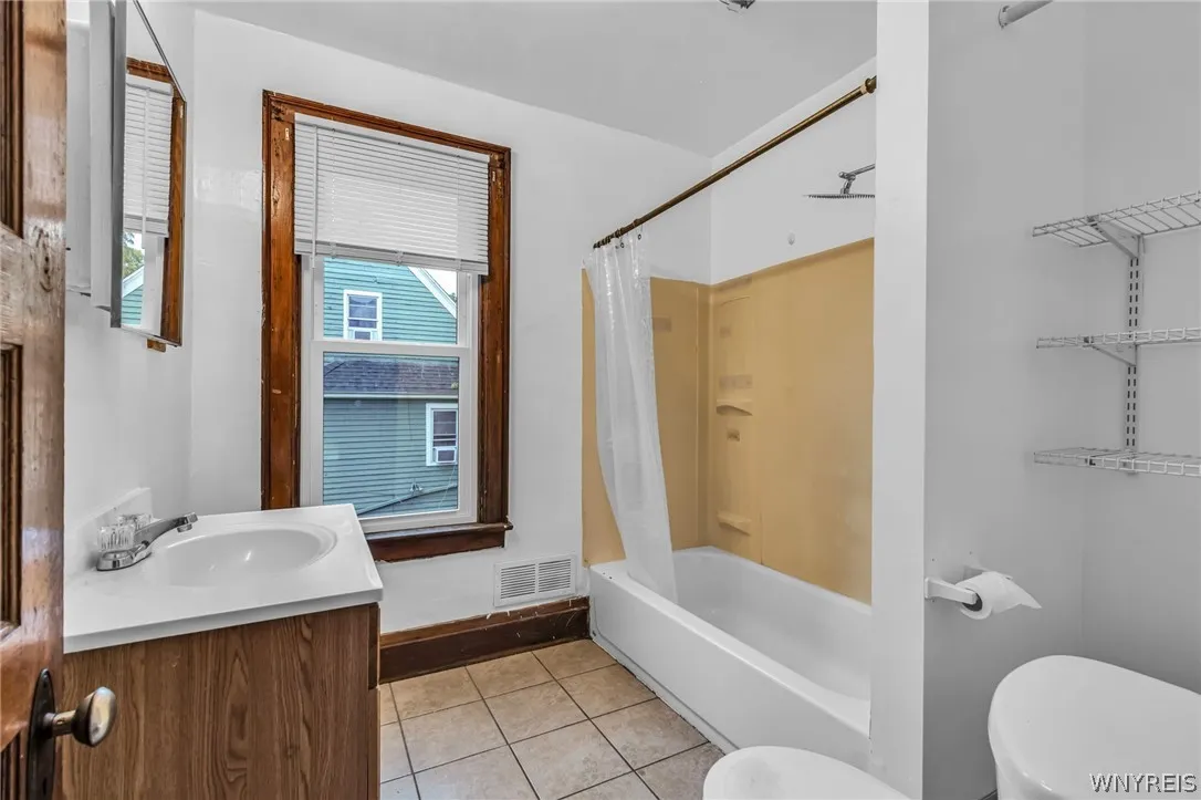 7 Custer Street, Buffalo, New York 14214, Buffalo, New York 14214, 4 Bedrooms Bedrooms, ,2 BathroomsBathrooms,Residential,For Sale,7 Custer Street, Buffalo, New York 14214,0,B1695593