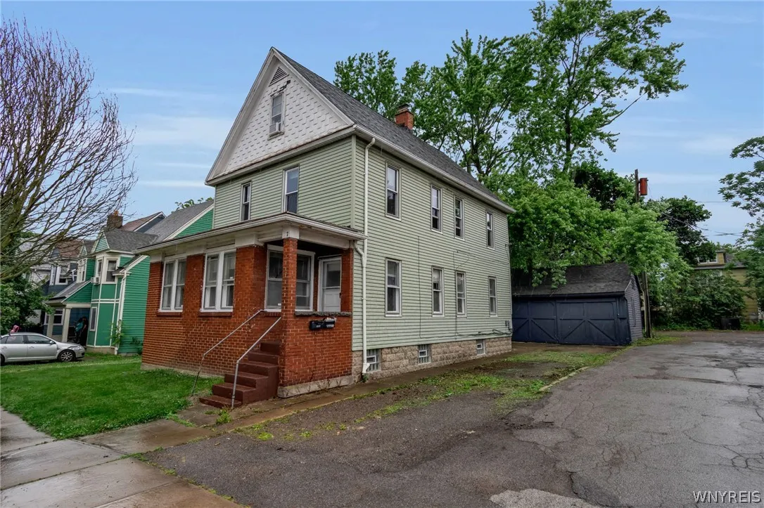 7 Custer Street, Buffalo, New York 14214, Buffalo, New York 14214, 4 Bedrooms Bedrooms, ,2 BathroomsBathrooms,Residential,For Sale,7 Custer Street, Buffalo, New York 14214,0,B1695593