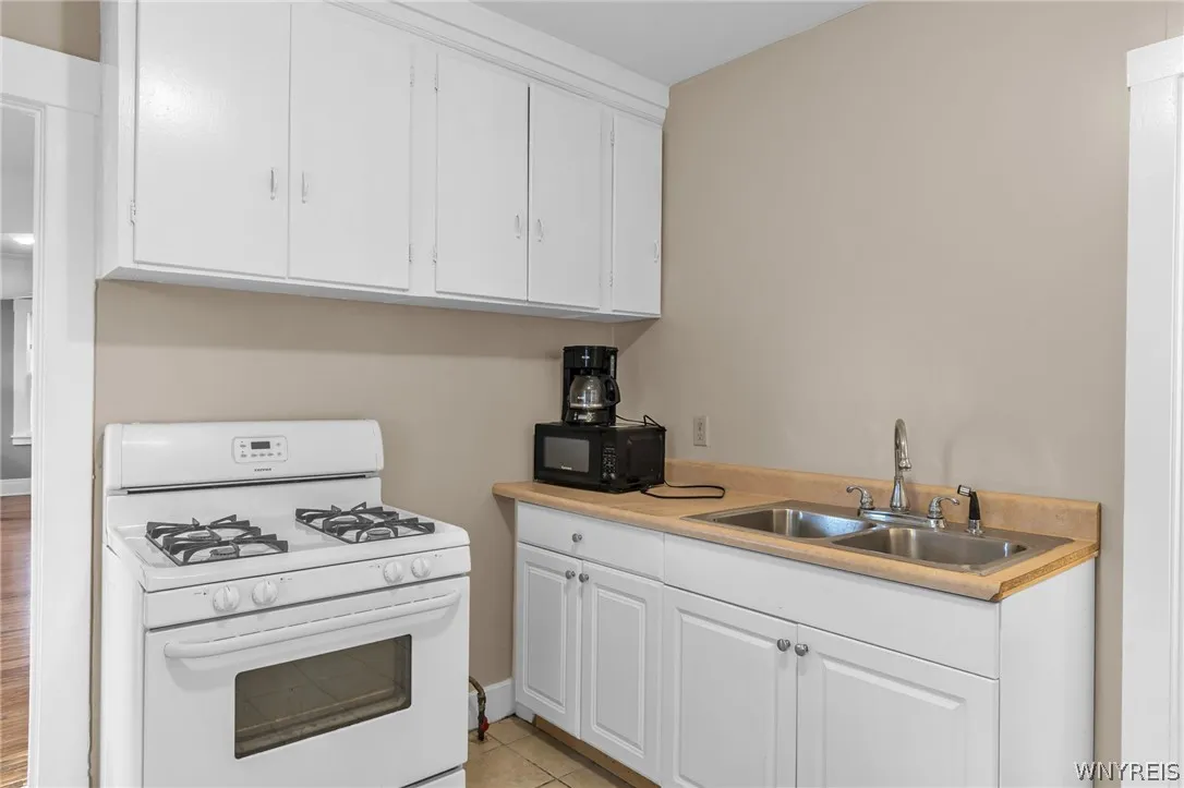7 Custer Street, Buffalo, New York 14214, Buffalo, New York 14214, 4 Bedrooms Bedrooms, ,2 BathroomsBathrooms,Residential,For Sale,7 Custer Street, Buffalo, New York 14214,0,B1695593