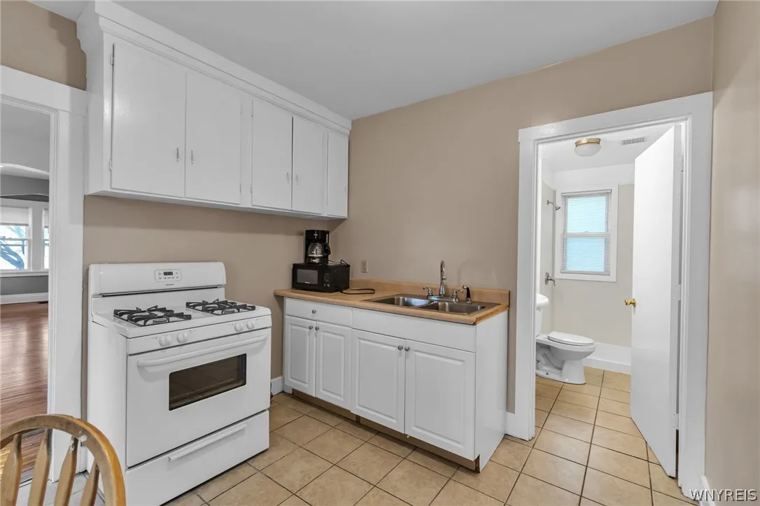 7 Custer Street, Buffalo, New York 14214, Buffalo, New York 14214, 4 Bedrooms Bedrooms, ,2 BathroomsBathrooms,Residential,For Sale,7 Custer Street, Buffalo, New York 14214,0,B1695593