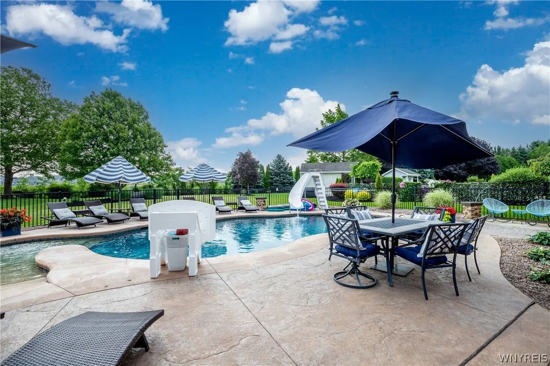 5521 Country Club Lane, Hamburg, New York 14075, Hamburg, New York 14075, 4 Bedrooms Bedrooms, 9 Rooms Rooms,2 BathroomsBathrooms,Residential,For Sale,5521 Country Club Lane, Hamburg, New York 14075,0,B1691457