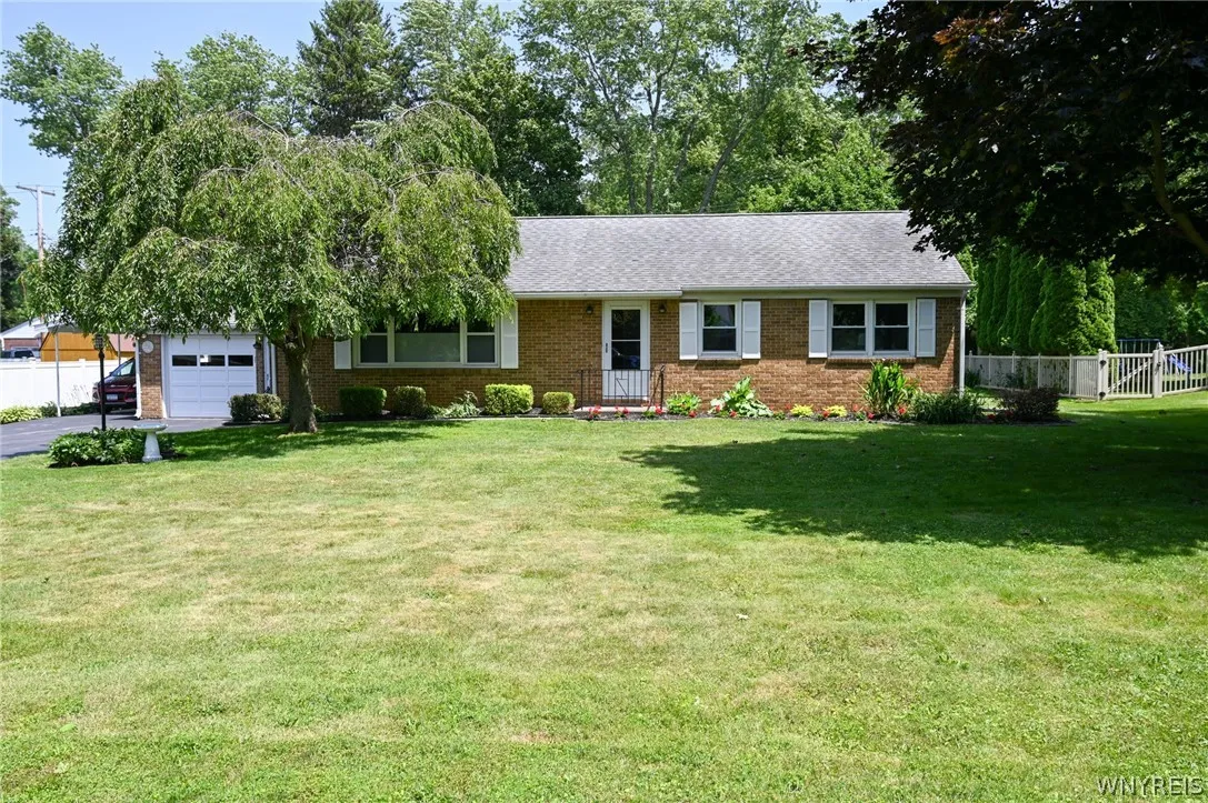 4775 Bickert Drive, Clarence, New York 14031, Clarence, New York 14031, 3 Bedrooms Bedrooms, 7 Rooms Rooms,1 BathroomBathrooms,Residential,For Sale,4775 Bickert Drive, Clarence, New York 14031,0,B1694620
