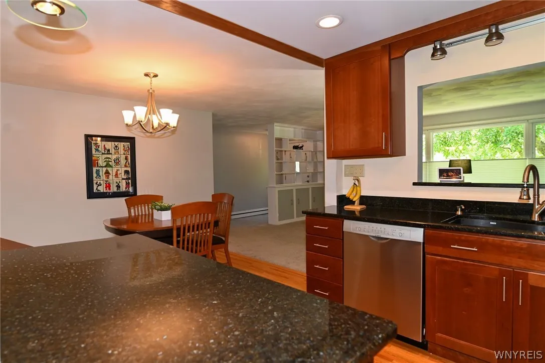 Kitchen & dining area