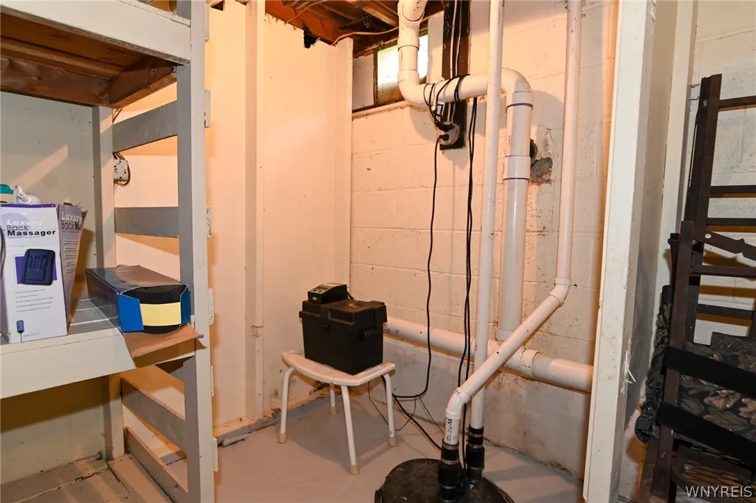 Sump pump with battery backup