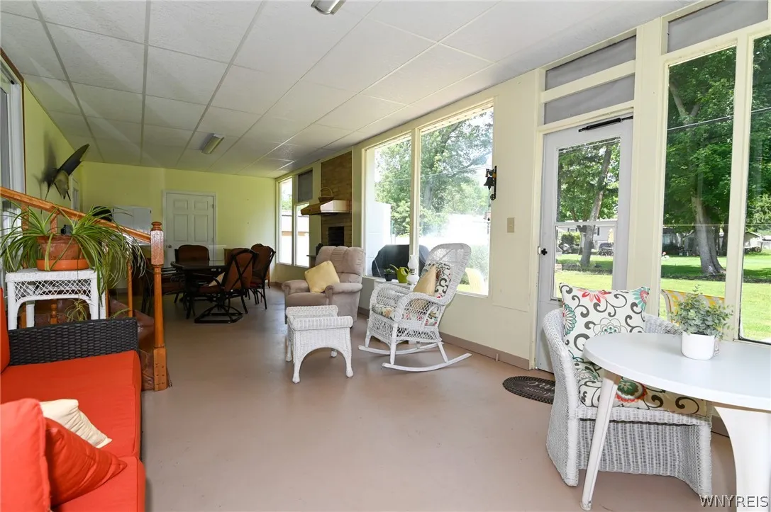 3 season room