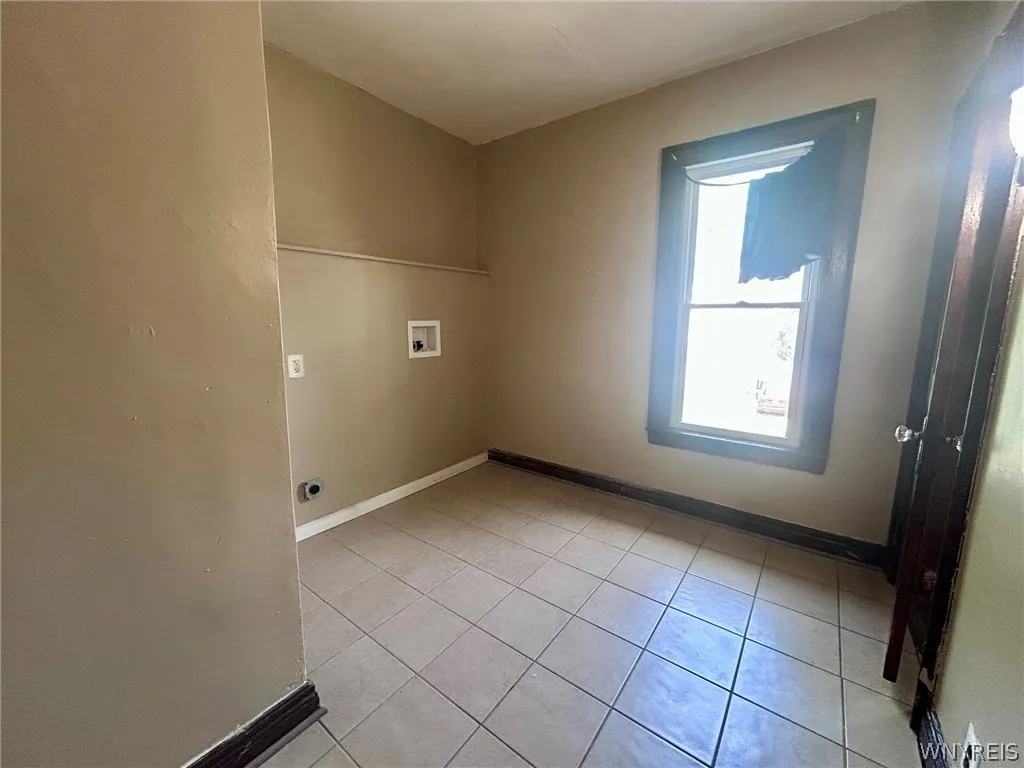 151 Amber Street Upper, Buffalo, New York 14220, Buffalo, New York 14220, 2 Bedrooms Bedrooms, 6 Rooms Rooms,1 BathroomBathrooms,Residential Lease,For Rent,151 Amber Street Upper, Buffalo, New York 14220,0,B1696164