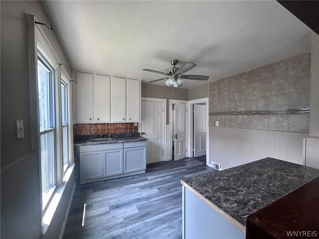 151 Amber Street Upper, Buffalo, New York 14220, Buffalo, New York 14220, 2 Bedrooms Bedrooms, 6 Rooms Rooms,1 BathroomBathrooms,Residential Lease,For Rent,151 Amber Street Upper, Buffalo, New York 14220,0,B1696164