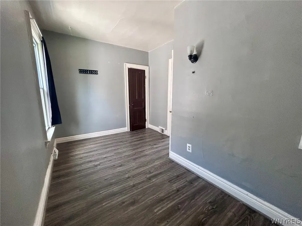 151 Amber Street Upper, Buffalo, New York 14220, Buffalo, New York 14220, 2 Bedrooms Bedrooms, 6 Rooms Rooms,1 BathroomBathrooms,Residential Lease,For Rent,151 Amber Street Upper, Buffalo, New York 14220,0,B1696164