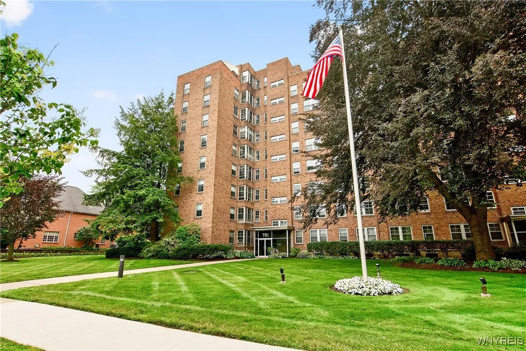 751 West Ferry Street 1ab, Buffalo, New York 14222, Buffalo, New York 14222, 2 Bedrooms Bedrooms, 6 Rooms Rooms,2 BathroomsBathrooms,Residential,Closed,751 West Ferry Street 1ab, Buffalo, New York 14222,0,B1659930