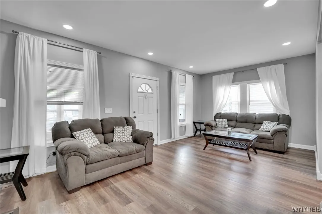 28 Clio Avenue, Buffalo, New York 14220, Buffalo, New York 14220, 5 Bedrooms Bedrooms, 12 Rooms Rooms,2 BathroomsBathrooms,Residential,For Sale,28 Clio Avenue, Buffalo, New York 14220,0,B1693820